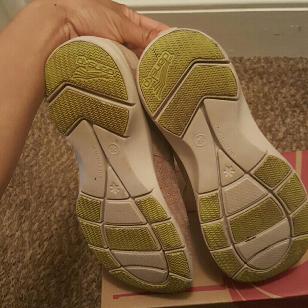 Shoes - Picture 4 of 4